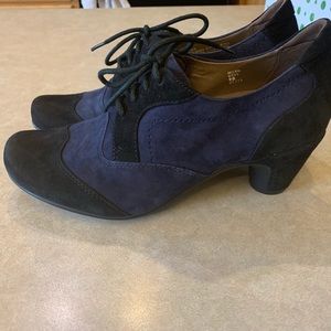 Earthies suede bootie shoe size 9